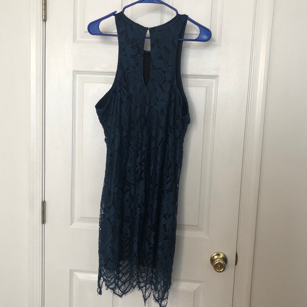 Express lace dress - Picture 3 of 3
